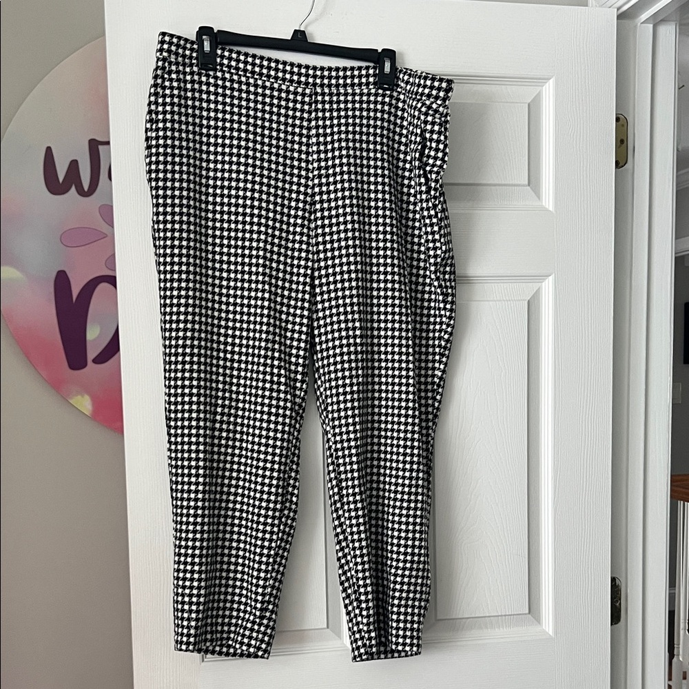 Old Navy Black and White Houndstooth Pants size 16.